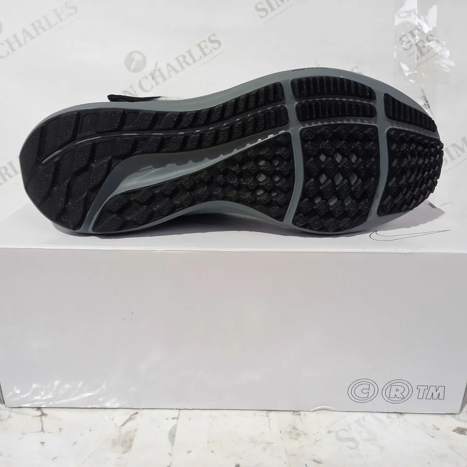 BOXED PAIR OF NIKE FLYEASE SHOES IN WHITE/BLACK UK SIZE 6