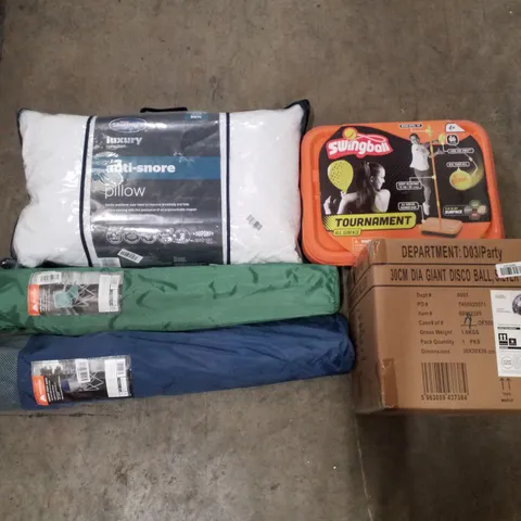 PALLET CONTAINING APPROXIMATELY 33 PRODUCTS INCLUDING PILLOWS, SWINGBALL SET, GIANT DISCO BALL & CAMPING CHAIRS 