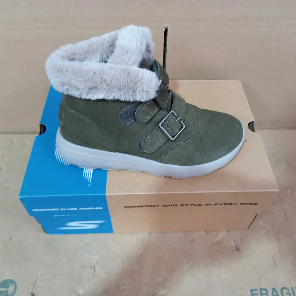 BOXED PAIR OF SKECHERS - SIZE 3