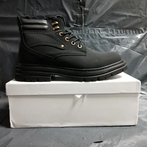 BOXED PAIR OF CONZURI ANKLE BOOTS IN BLACK SIZE UK 9