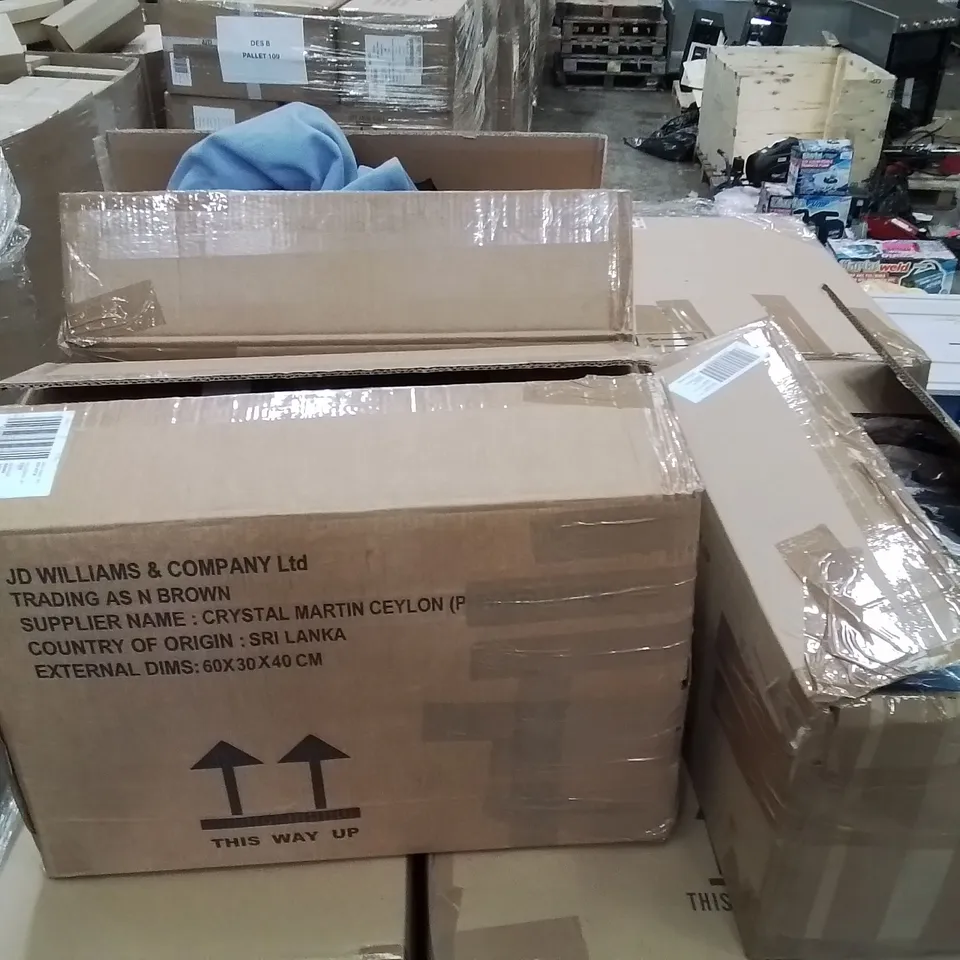 PALLET OF 500 BRAND NEW WOMENS QUALITY DESIGNER CLOTHES APPROXIMATELY TO INCLUDE; JD WILLIAMS BLACK FLORAL SKIRT, MAGISCULPT BODY SUITS, JUNIPER BLUE SWEATERS
