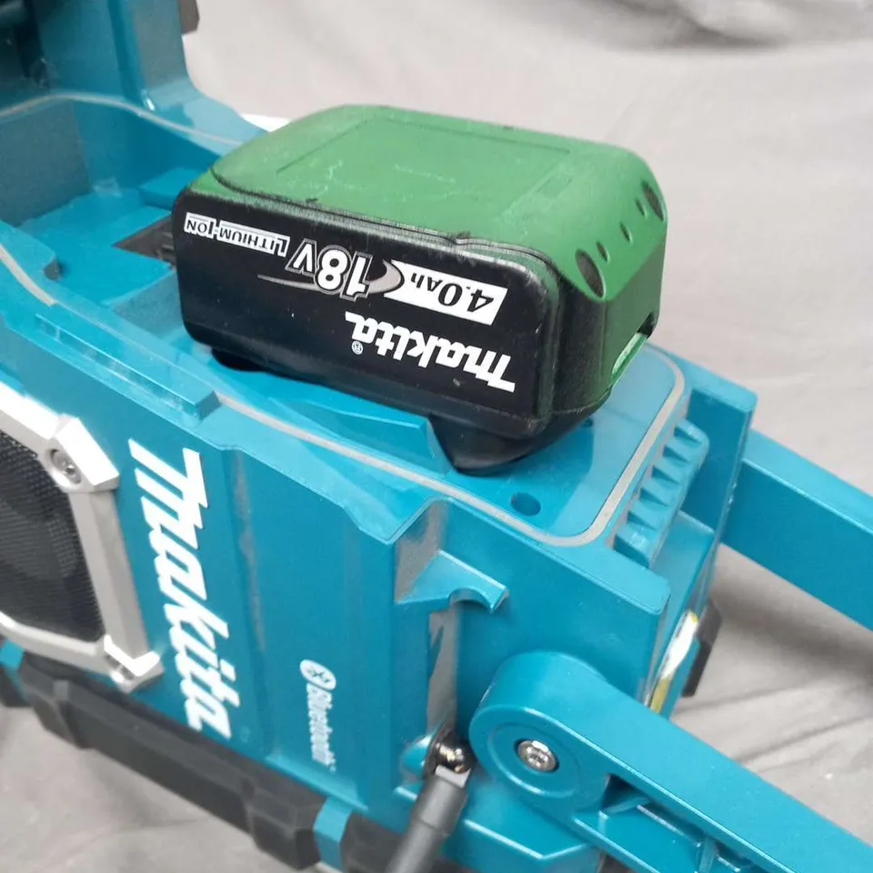 MAKITA DMR108 SITE RADIO WITH BLUETOOTH AND MOBILE USB CHARGING SOCK