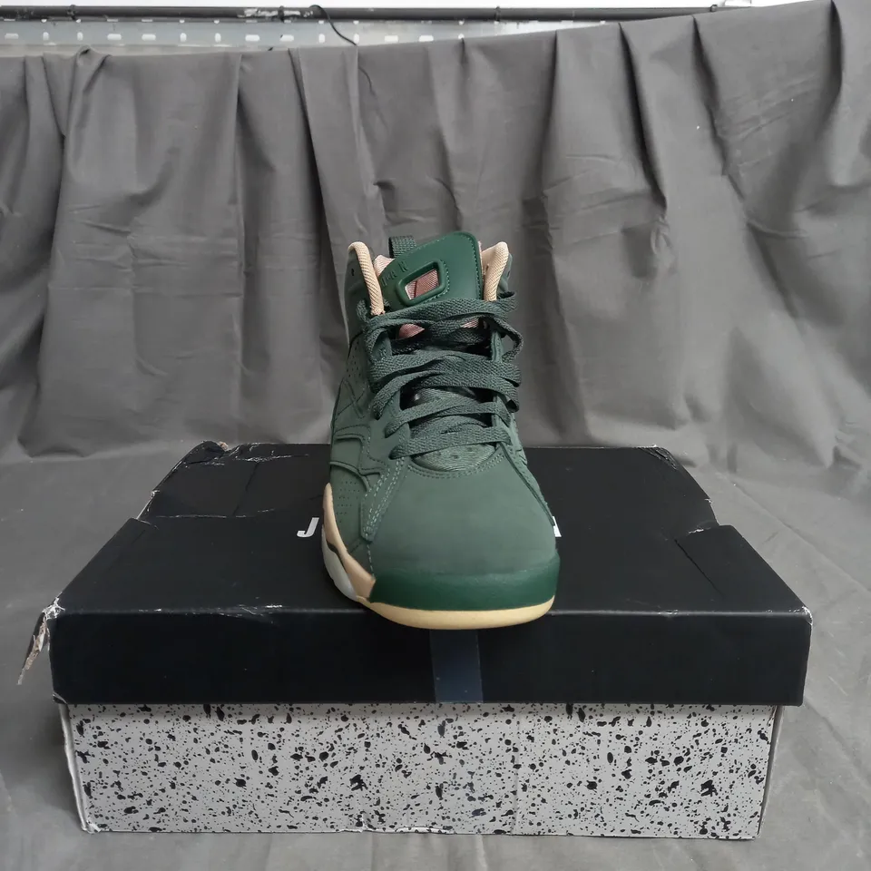 BOXED PAIR OF WOMEN'S JORDAN MVP GALACTIC JADE DESERT SAIL SNEAKERS SIZE 5.5