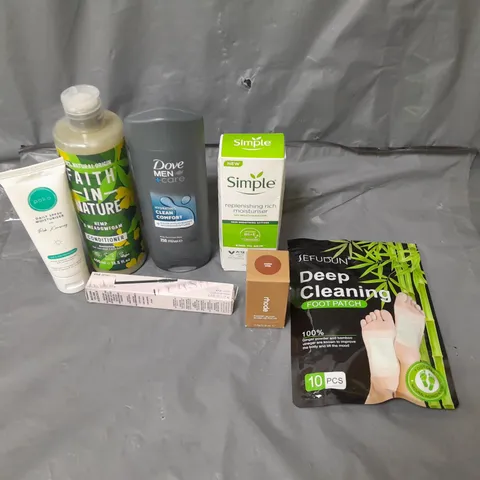 APPROXIMATELY 20 ASSORTED COSMETICS PRODUCTS TO INCLUDE - SIMPLE MOISTURISER, DEEP CLEANING FOOT PATCH AND DOVE MEN BODY WASH ETC.