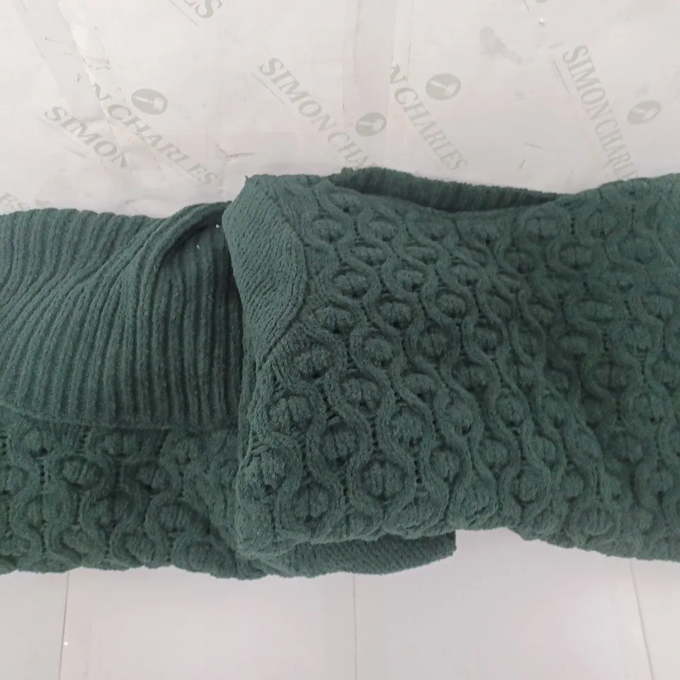 2 NINA LEONARD CHENILLE KNIT JUMPER IN GREEN TO INCLUDE SIZE M, S