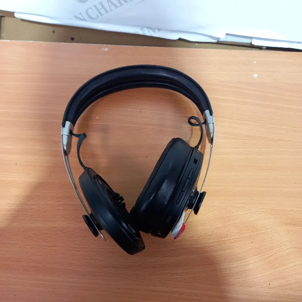 SENNHEISER MOMENTUM HEADPHONES 
