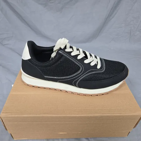 ASOS BLACK MESH SNEAKERS WITH WHITE LACES – CASUAL TRAINER UK SIZE 11