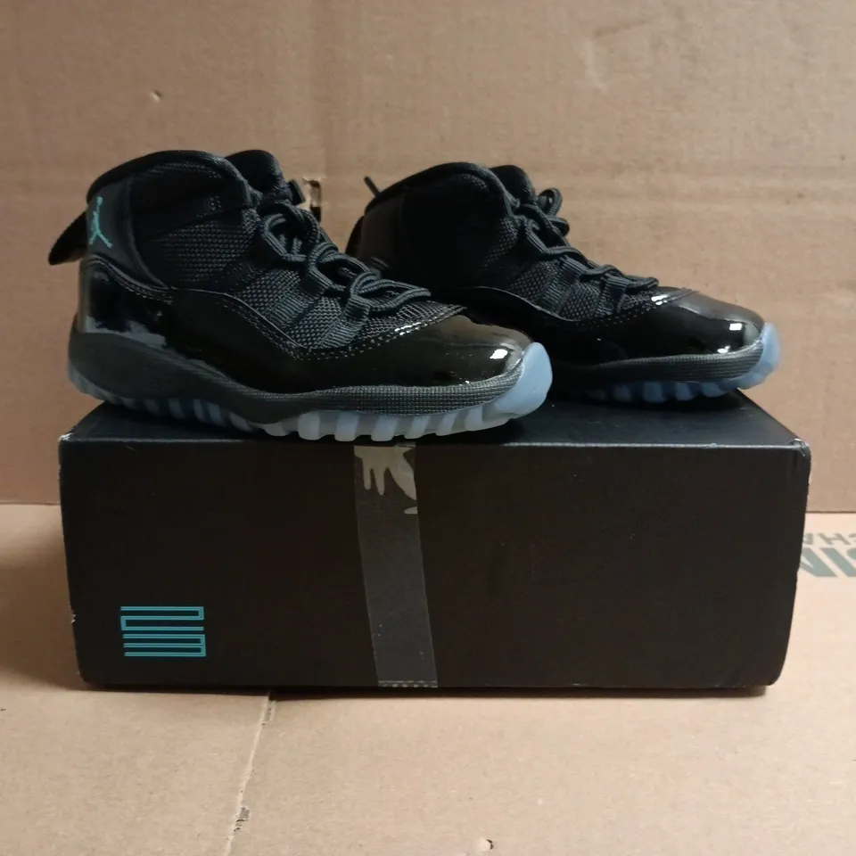 BOXED PAIR OF JORDAN 11 RETRO KID'S SHOES IN BLACK/BLUE SIZE UK 8.5