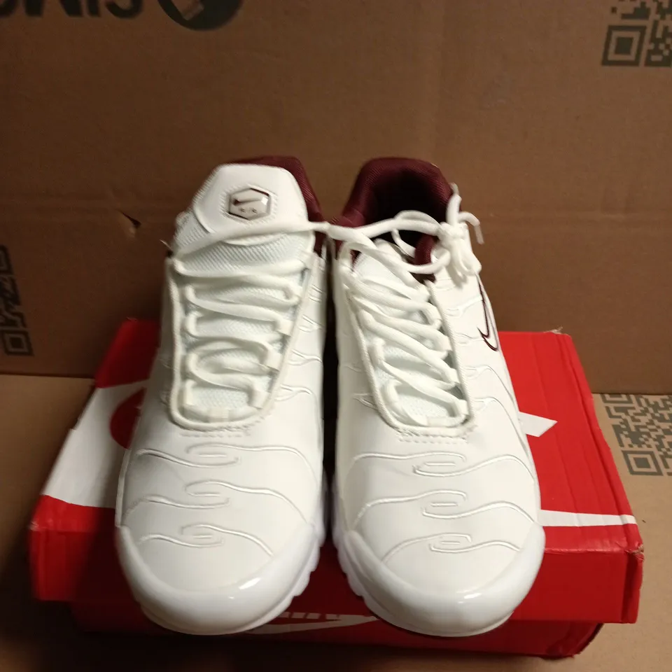 BOXED PAIR OF NIKE TN AIR TRAINERS – UK SIZE 9