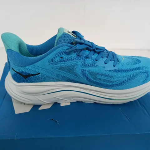 HOKA CLIFTON 10 SIZE 9