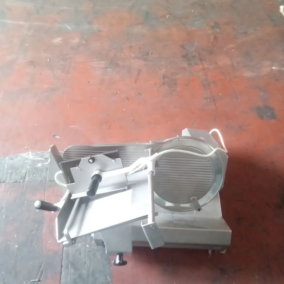 COMMERCIAL MEAT SLICER 