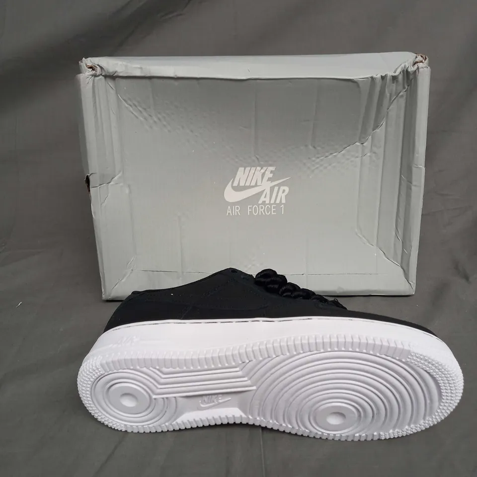 BOXED PAIR OF NIKE AIR FORCE 1 WHITE/BLANC UK 6