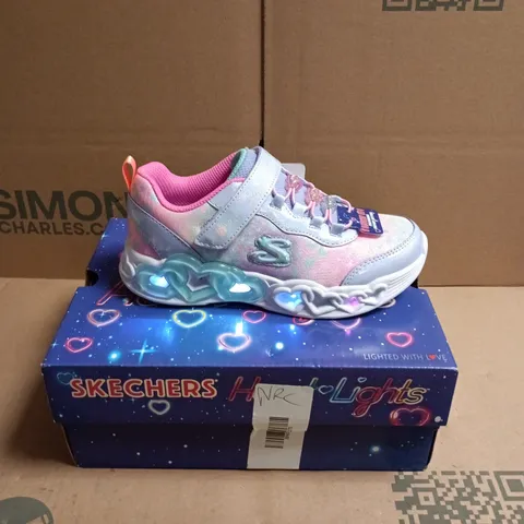 BOXED PAIR OF SKECHERS S-LIGHTS INFINITE HEART LIGHTS CHILDRENS TRAINERS - 13