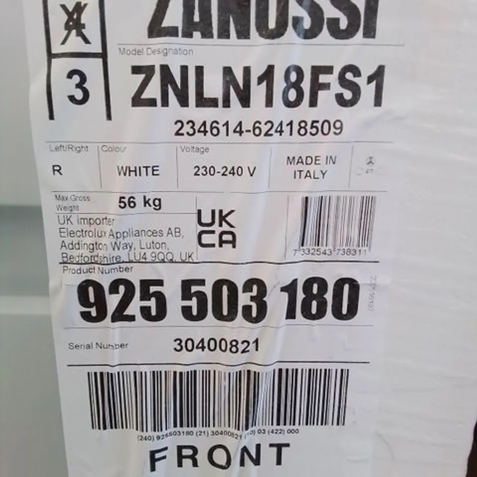 ZANUSSI SERIES 40 LOW FROST INTEGRATED 70/30 FRIDGE FREEZER Model ZNLN18FS1 RRP £517