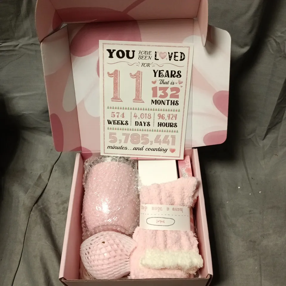PINK HEALTH & BEAUTY GIFT SET – BATH ACCESSORIES IN GIFT BOX INCLUDING CUP, SOCKS AND SOAP