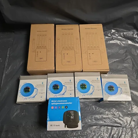 MIXED ELECTRONICS LOT: 3X WIRELESS REPEATER BOXES, 4X BUILT IN MICROPHONES & 1 WRIST BLOOD PRESSURE MONITOR