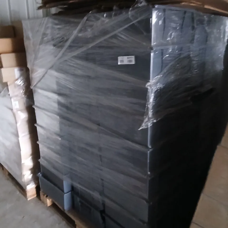 LARGE PALLET OF ASSORTED GREETINGS CARDS