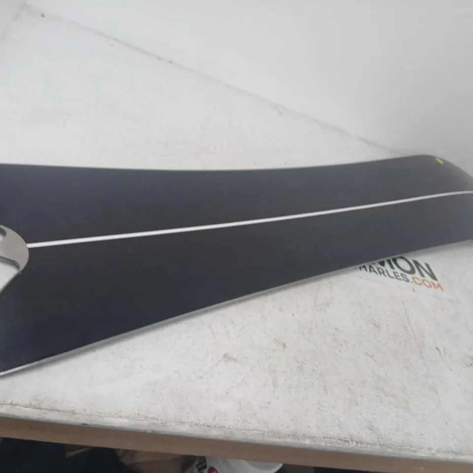 MOSQUITO HAND-SHAPED SNOWBOARD – SWITZERLAND 