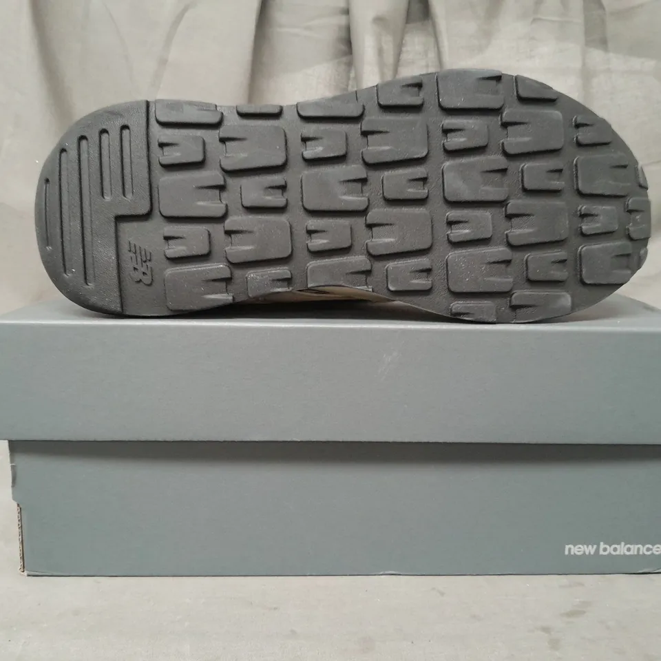 BOXED PAIR OF NEW BALANCE SHOES IN SANDSTONE SIZE UK 8.5