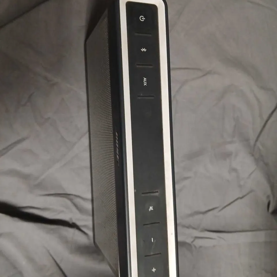 BOSE SOUNDDOCK-STYLE SPEAKER WITH BLUETOOTH & AUX 