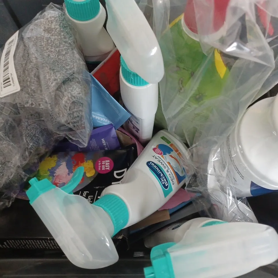 BOX OF APPROX 10 ASSORTED LIQUIDS TO INCLUDE - NILGLASS - LIQUID SOAP - GROUT CLEANER ETC
