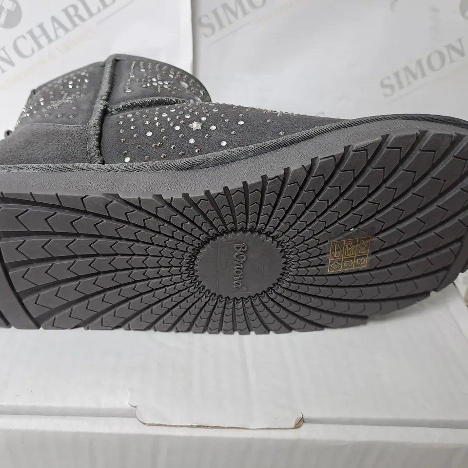 BONOVA GREY BOOTS SIZE 6 