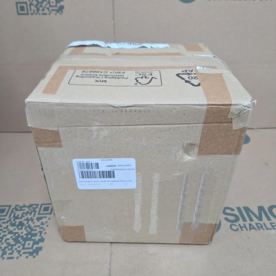 SHARK FACIAL PRO GLOW AND DEPUFFI IN WARM BLACK