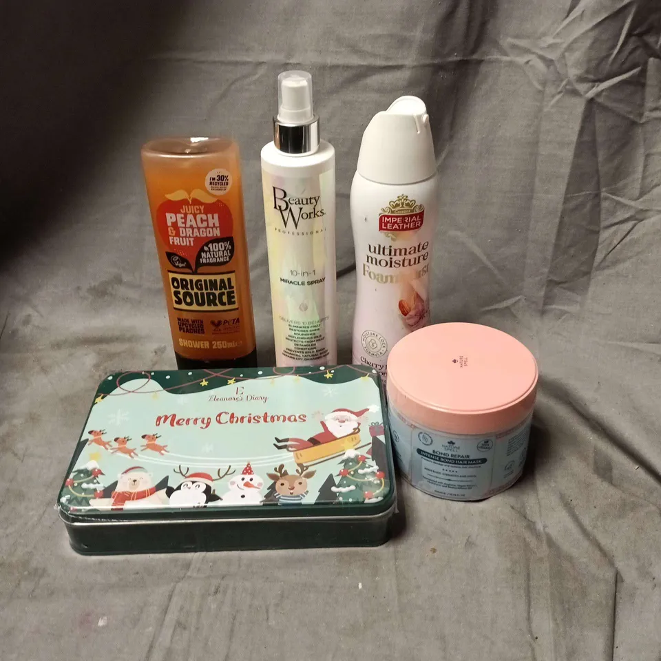 APPROXIMATELY 20 ASSORTED COSMETIC ITEMS TO INCLUDE MERRY CHRISTMAS SET, ORIGINAL SOURCE SHOWER GEL, BEAUTY WORKS 10 IN 1, IMPERIAL LEATHER FOAMBURST, NATURE SPELL HAIR MASK ETC