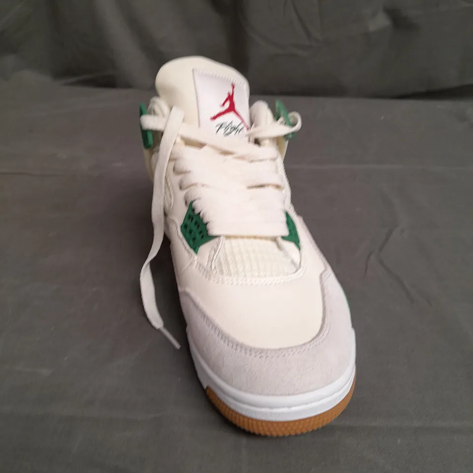 PAIR OF NIKE SB FLIGHT SHOES SIZE 7.5