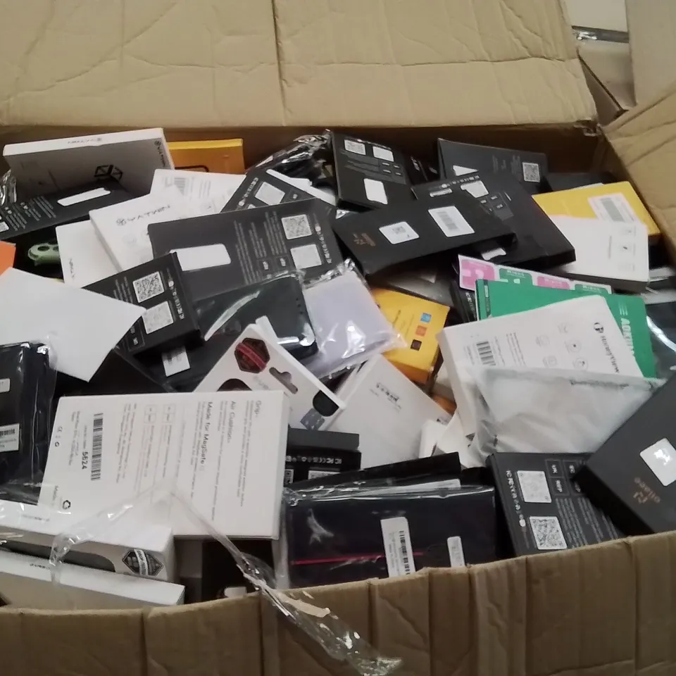 PALLET CONTAINING A LARGE QUANTITY OF PHONE CASES,SCREEN PROTECTORS 