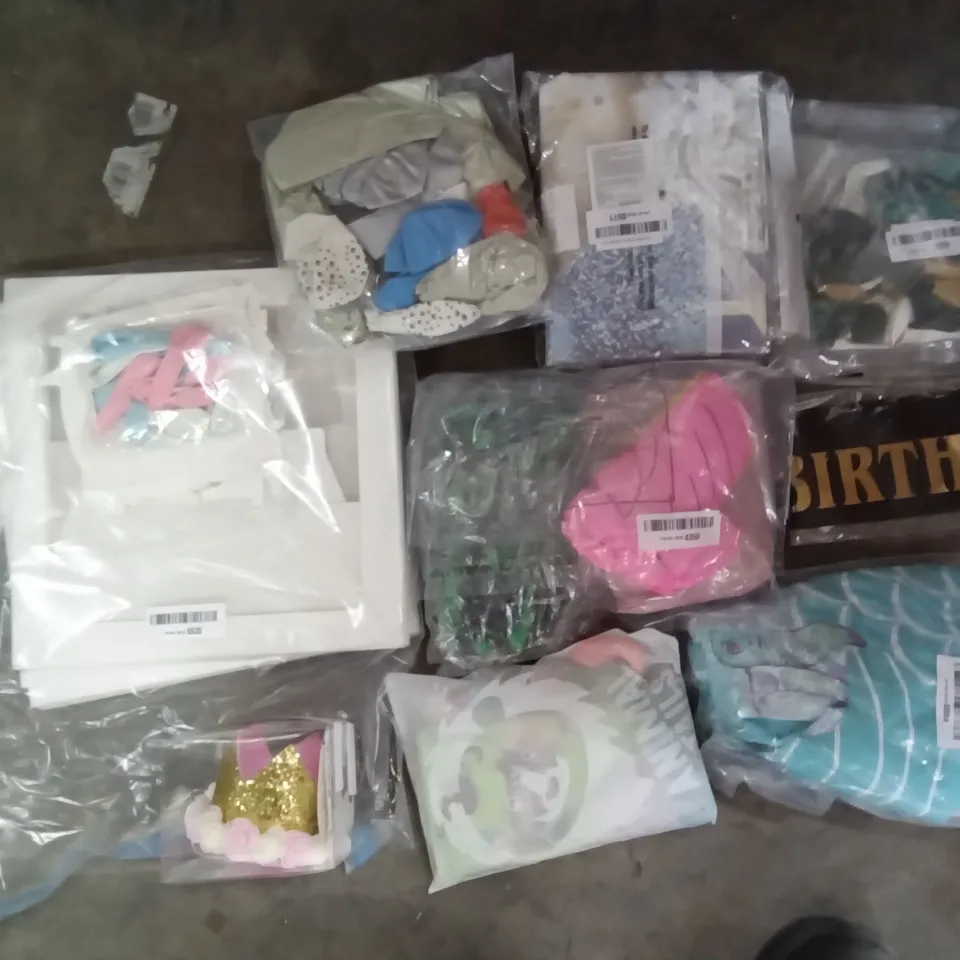 PALLET OF 25 BOXES OF BALLOONS AND PARTY ACCESSORIES 