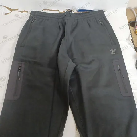 ADIDAS BLACK TRACKSUIT PANTS - XL