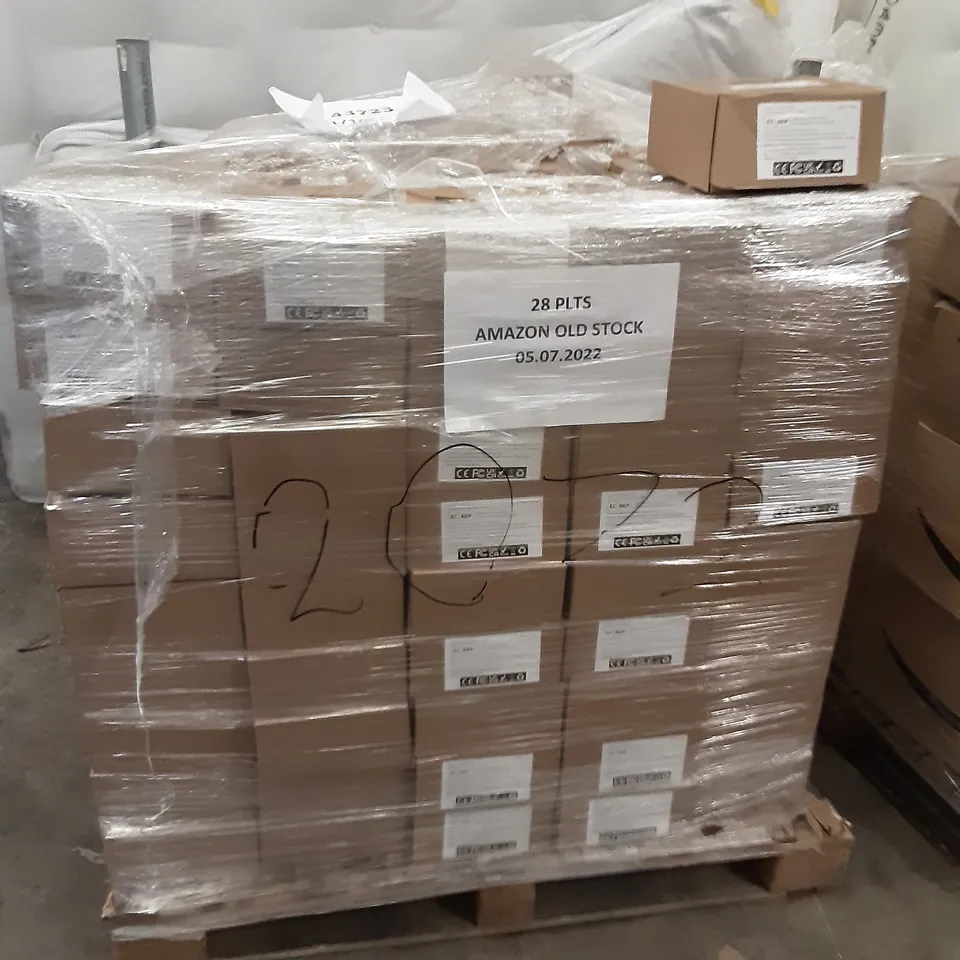 PALLET OF 180 BOXES OF BRIGHTOWN CLEAR G40 GLOBE STRING LIGHT SETS