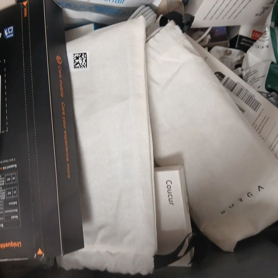 APPROXIMATELY 12 ASSORTED HOUSEHOLD ITEMS TO INCLUDE SCREEN PROTECTORS, ETC