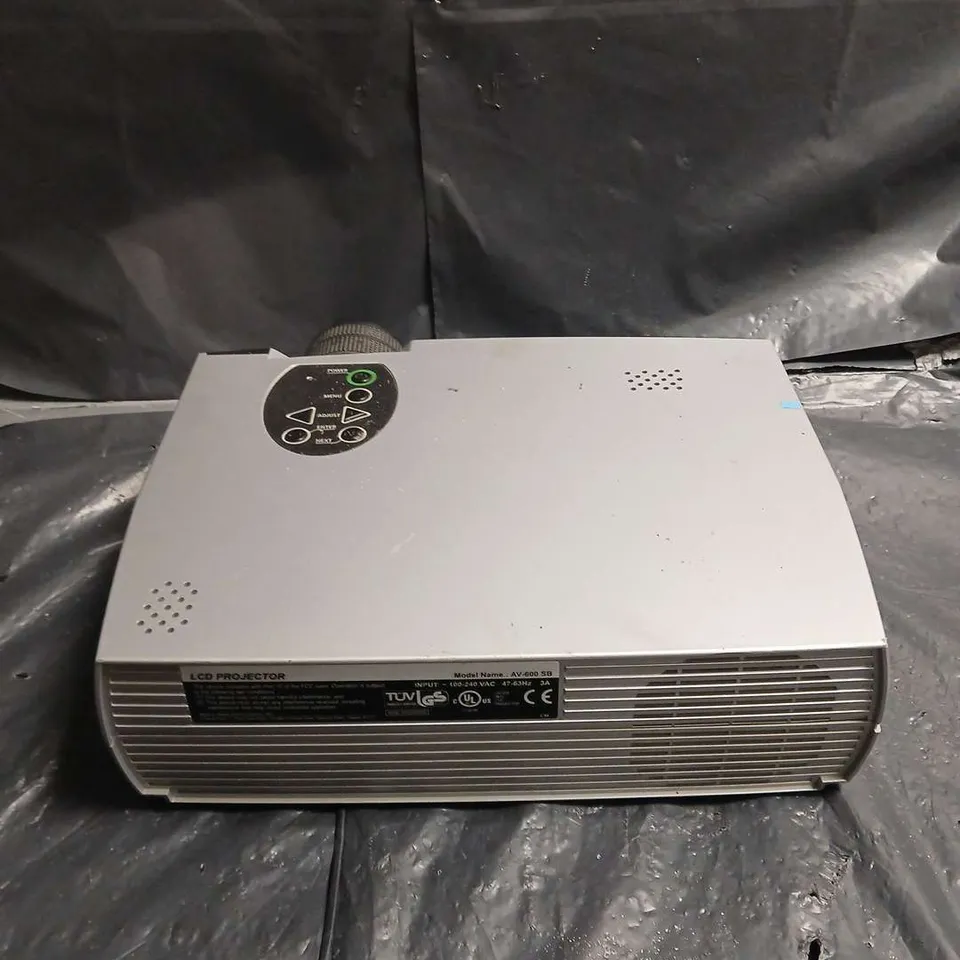 SAHARA LCD PROJECTOR AV-600 SB