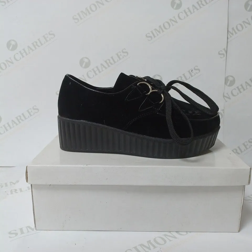 BOXED PAIR OF SKO BY A&B PLATFORM SHOES IN BLACK SUEDE SIZE 38 