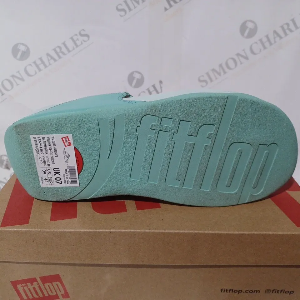 BOXED FITFLOP WALKSTAR TOE POST SANDALS IN SEA FOAM GREEN  - SIZE 7