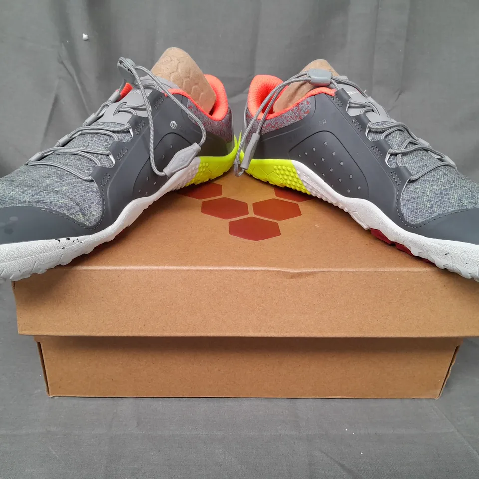 BOXED PAIR OF VIVOBAREFOOT PRIMUS TRAIL III SHOES IN ULTIMATE GREY UK SIZE 5