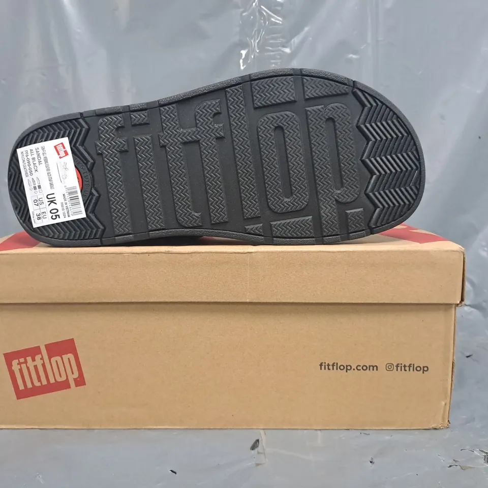 BOXED PAIR OF FITFLOP OPEN TOE SANDALS IN BLACK SIZE UK 5