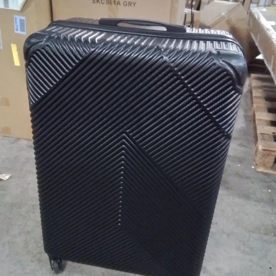 BLACK LUGGAGE SET TWO PIECE