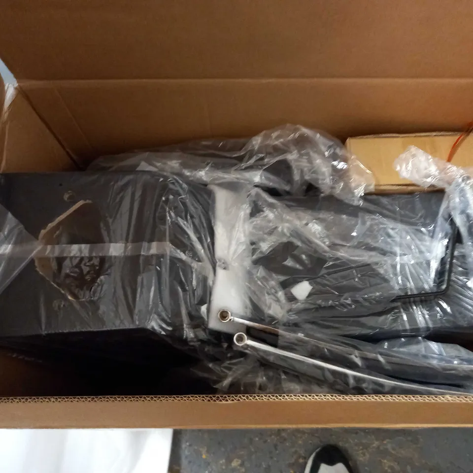 BOXED BARBER CHAIR - COLLECTION ONLY 