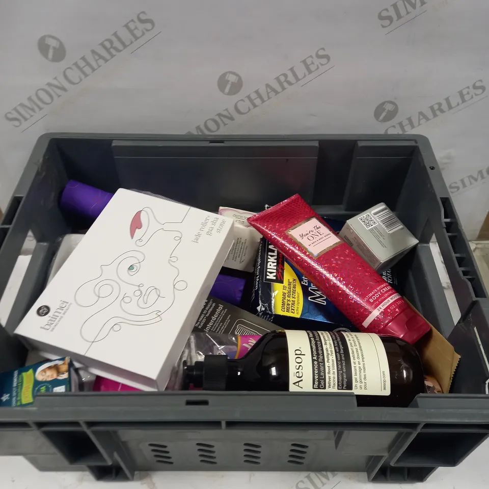 BOX TO CONTAIN APPROXIMATELY 25 ASSORTED WOMEN'S BEAUTY AND BODY CARE PRODUCTS, INCLUDES RAZORS, TOOTH BRUSHES & HAND WASH 