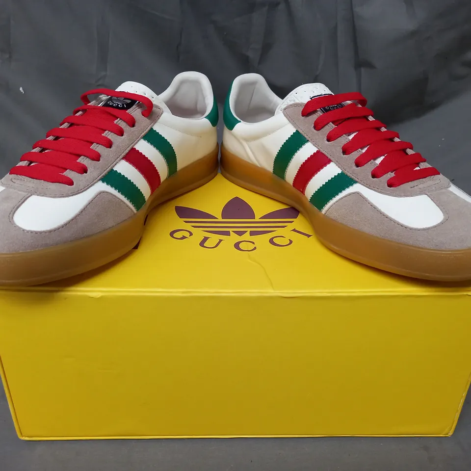 BOXED PAIR OF ADIDAS GUCCI GAZELLE SHOES IN WHITE/GREEN/RED UK SIZE 8