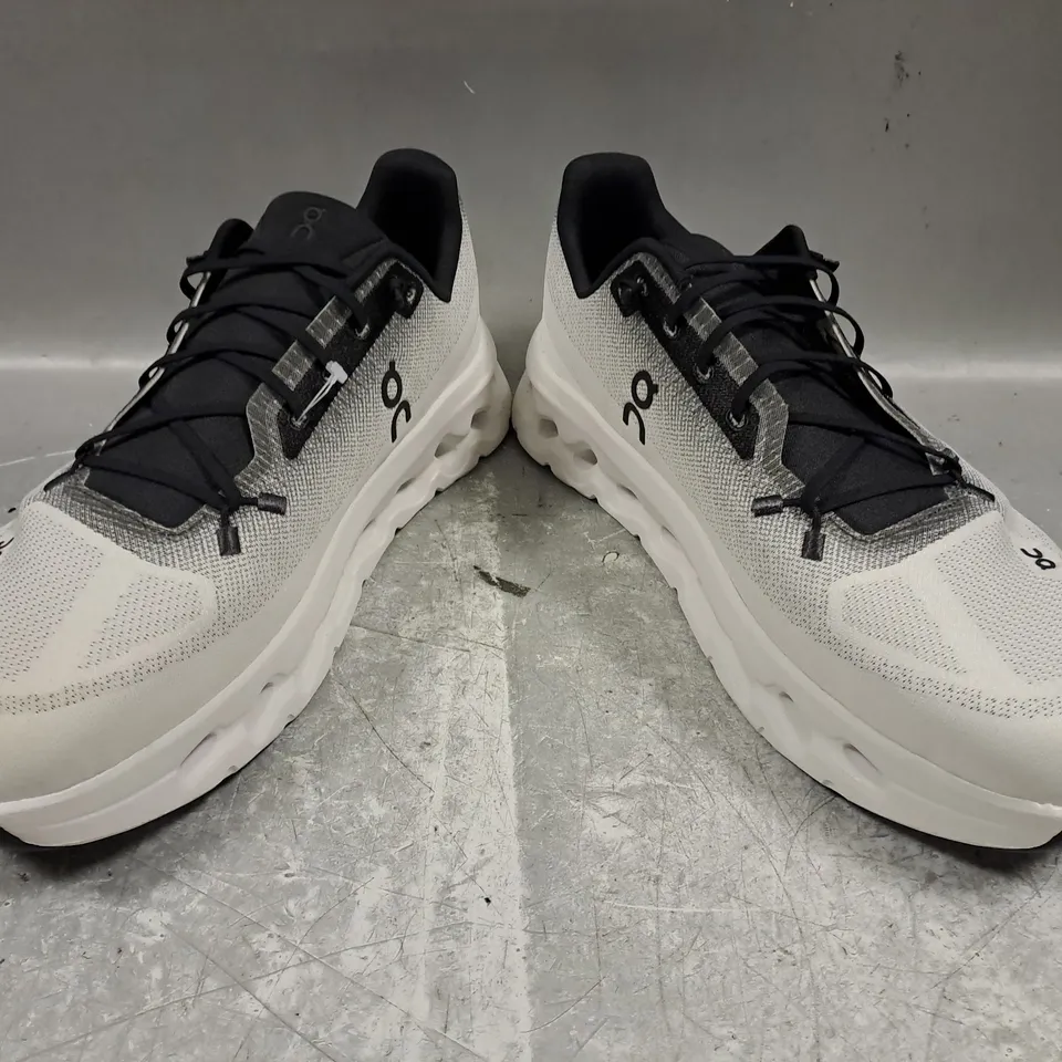 BOXED PAIR OF ON CLOUDTILT SHOES IN BLACK/IVORY UK SIZE 12