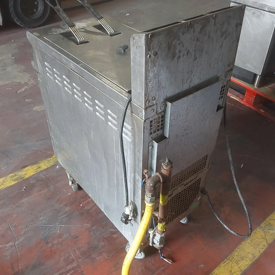 FALCON COMMERCIAL GAS TWIN BASKET FRYER