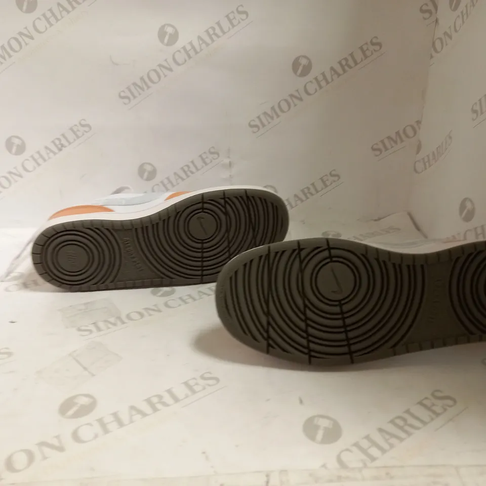 NIKE COURT BOROUGH LOW 2 SE W&PK LEATHER - UK 5