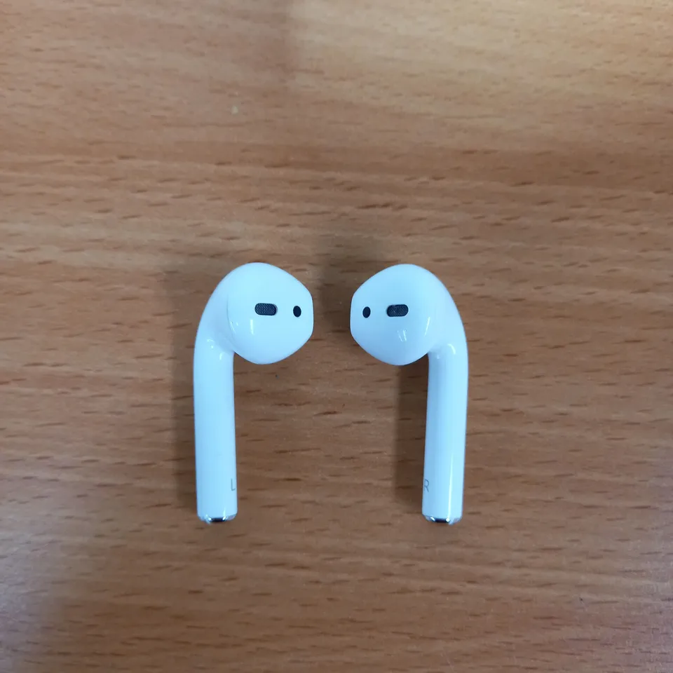 APPLE AIRPODS