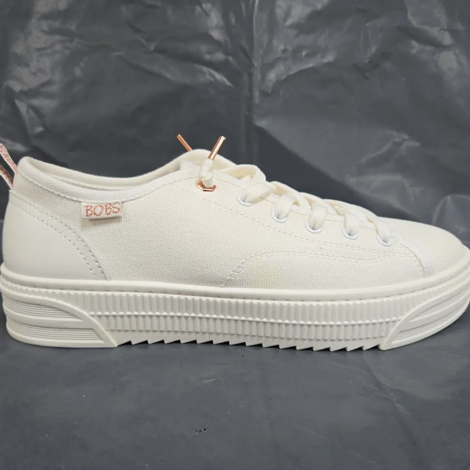 BOXED PAIR OF SKECHERS BOBS COPA TRAINERS IN OFF WHITE - UK SIZE 5.5