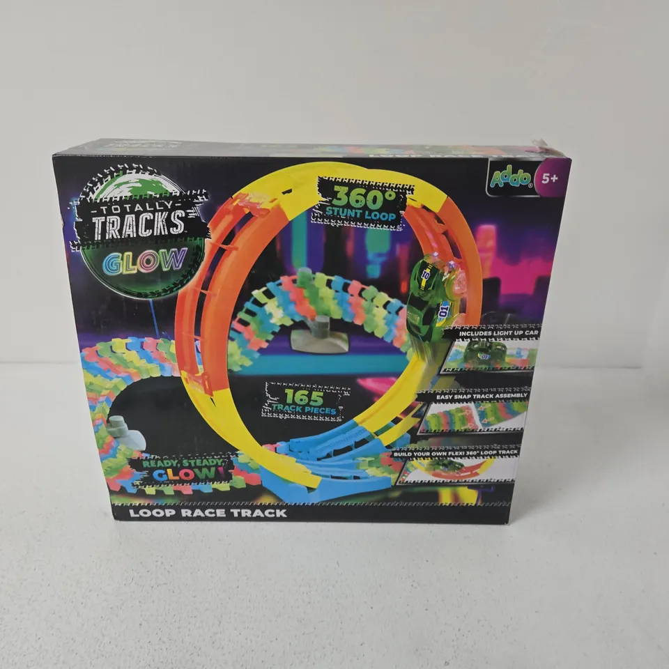 TOTALLY TRACKS GLOW LOOP RACE TRACK – 165 PIECES, BOXED