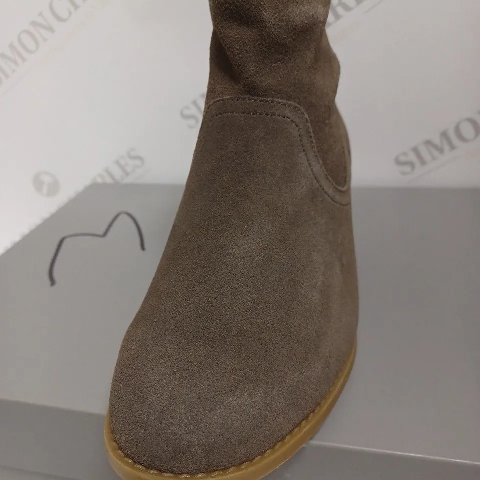 BOXED VIONIC VERA ANKLE BOOTS, GRIEGE - SIZE 4 